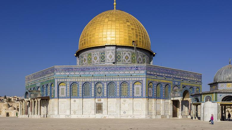 100 ألف مصلٍّ يؤدون صلاة الجمعة في المسجد الأقصى بعد إعادة فتحه