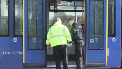 شاب مسلّح يُفجّر "عبوات نارية" داخل قطار سريع في ألمانيا!