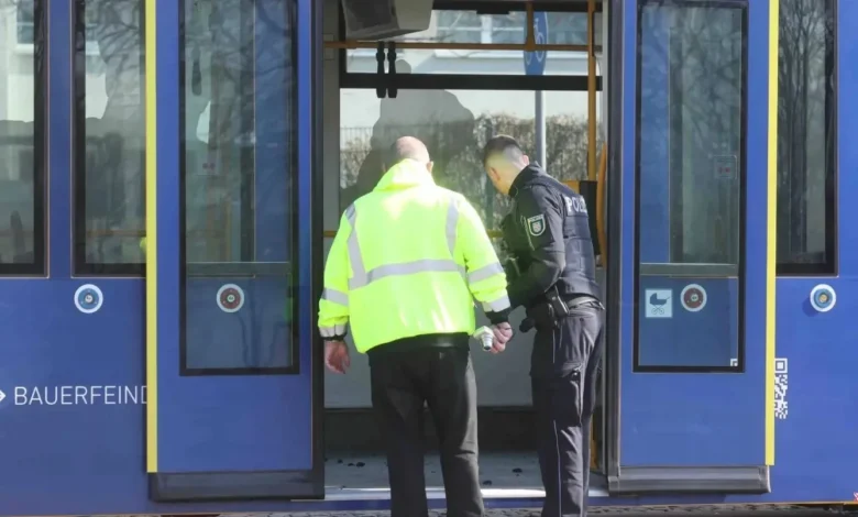 شاب مسلّح يُفجّر "عبوات نارية" داخل قطار سريع في ألمانيا!