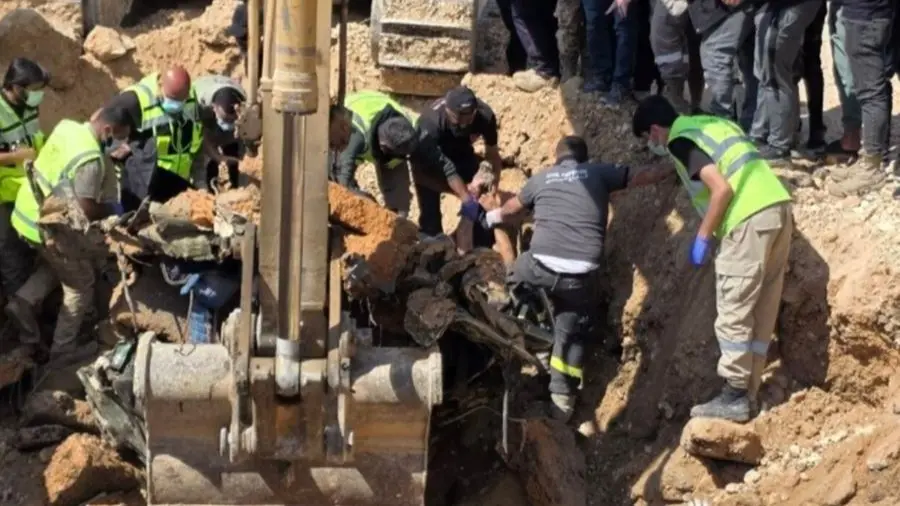 انتشال جثتَي المفقودين من داخل سيارتهما تحت جسر القاسمية...