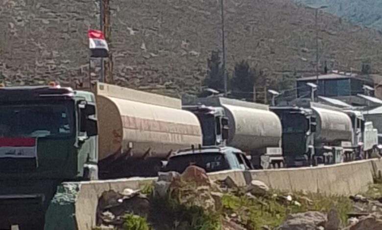بالصّورة: وصول ٣١ صهريجًا محمّلًا بمادّة المازوت إلى معبر المصنع الحدوديّ