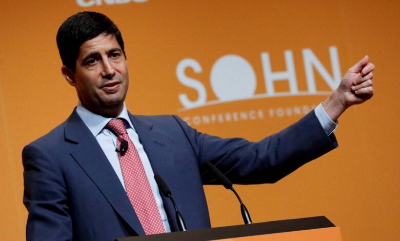 «مقامرة المقايضة»... هل يرهن وورش استقلالية «الفيدرالي» لطموحات ترمب؟