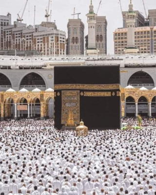 آلاف الحجاج يغادرون مكة المكرمة بعدما أتمّوا مناسك الحج