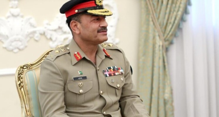 التلفزيون الإيراني: قائد الجيش الباكستاني غادر طهران بعد اجتماعه الثاني مع عراقجي