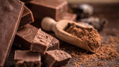 الشوكولاتة الداكنة تدعم الهضم وتساعد في التحكم بالوزن