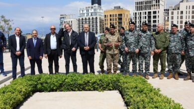 المحافظ عبود ورئيس وأعضاء المجلس البلدي وضعوا اكاليل الورد على نصب الشهداء في بيروت