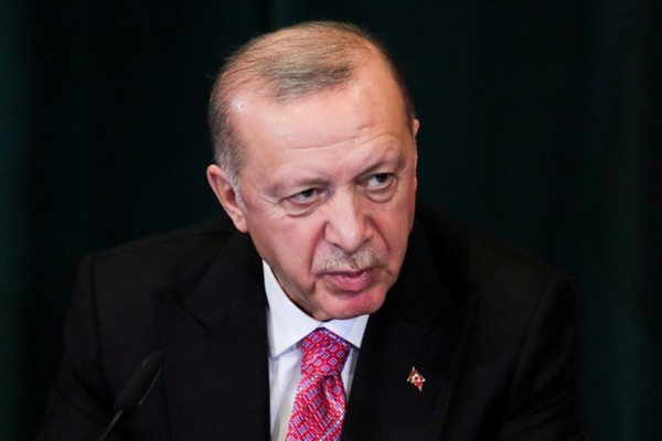 إردوغان يهدد بالرد على أي تهديد يطال شمال قبرص بعد اتفاق بين فرنسا وقبرص