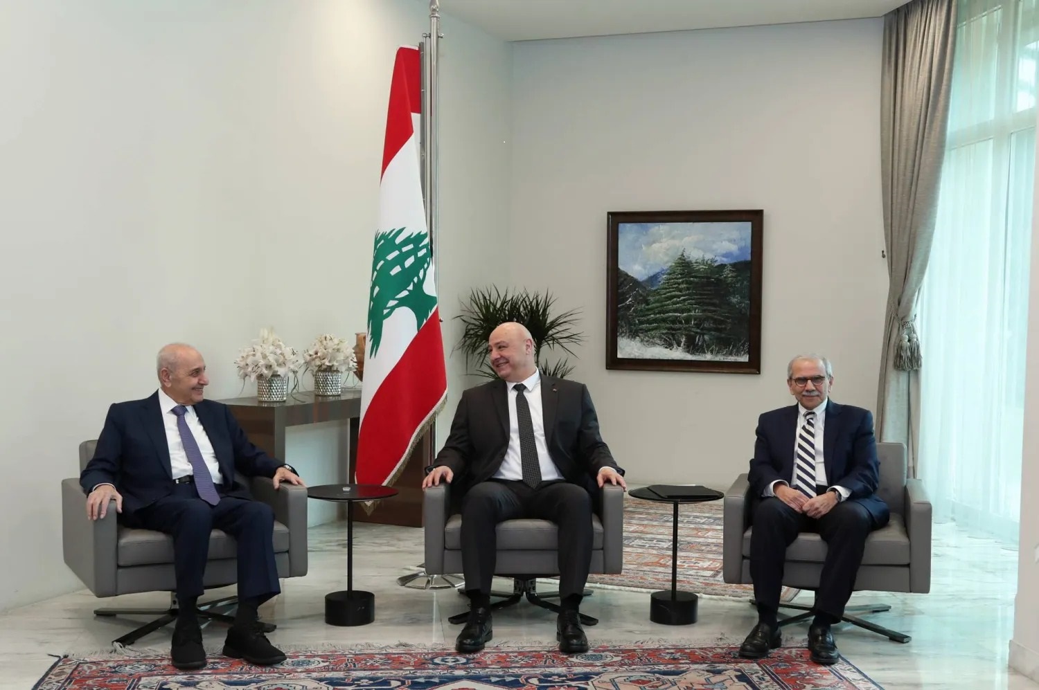 اتصالات جرت بين الرؤساء الثلاثة.. وبري تواصل مع "حز..ب الله"